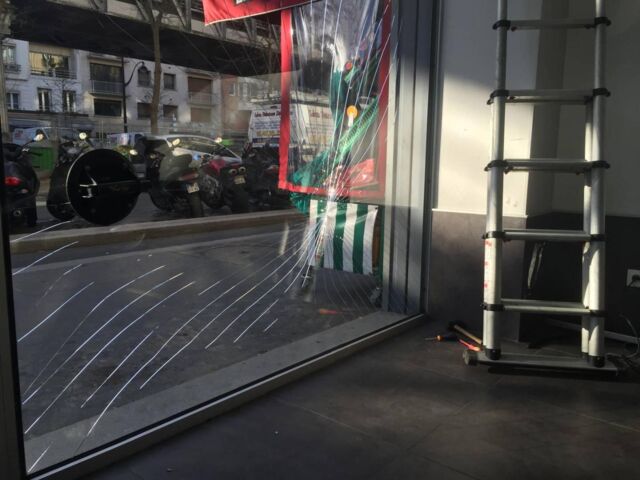 Remplacement vitrage d'une vitrine à Paris 15e